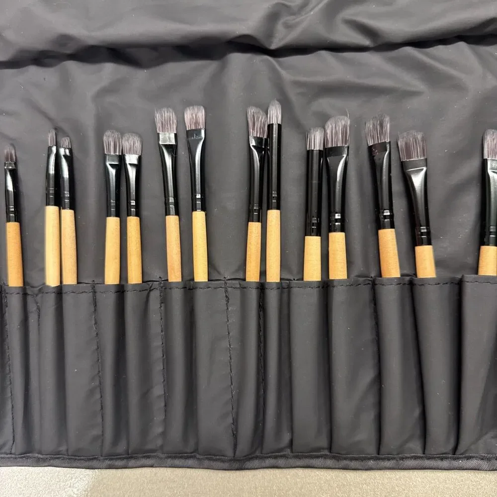 32 Piece Makeup Brush Set With Carrying Case